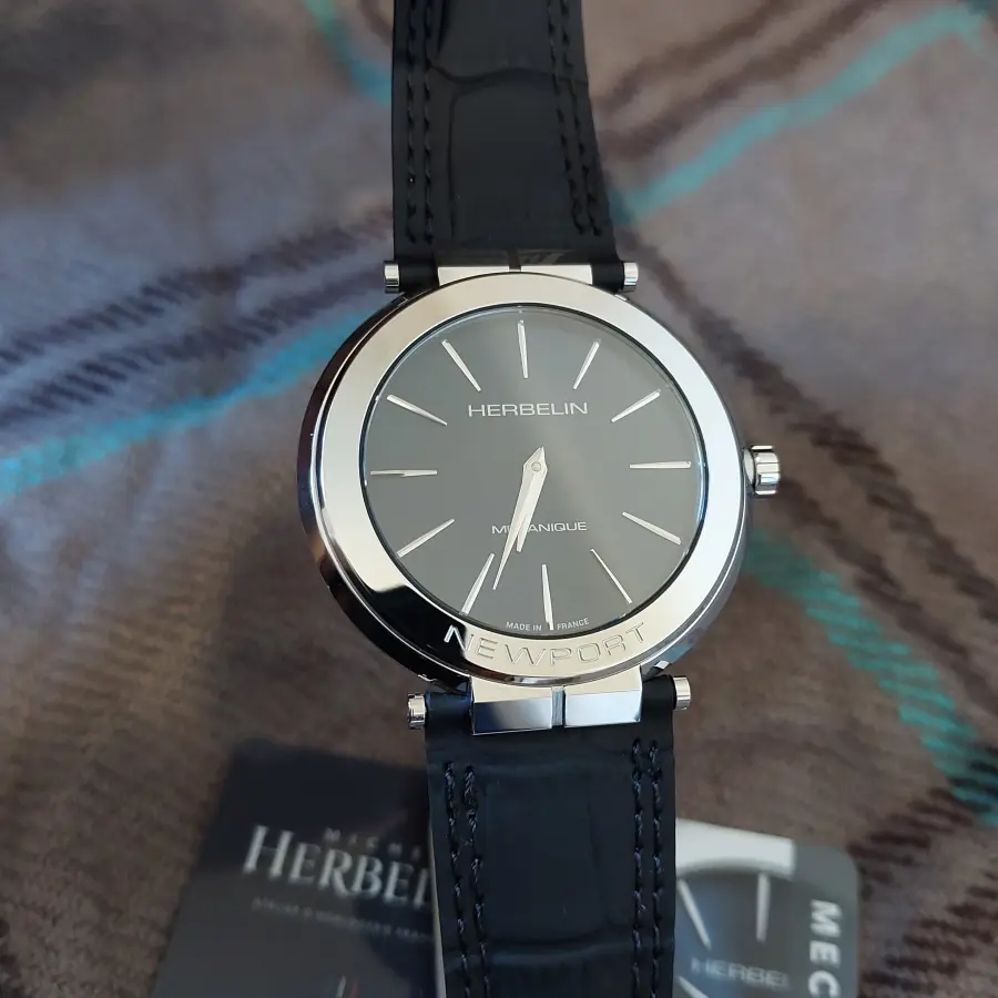 Herbelin Newport Slim Mechanical Revue et Test MoonWatch